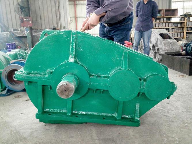 河南省鄭州市鈺鑫齒輪減速機(jī)廠家專業(yè)生產(chǎn)蝸輪減速機(jī)蝸桿減速機(jī)蝸輪